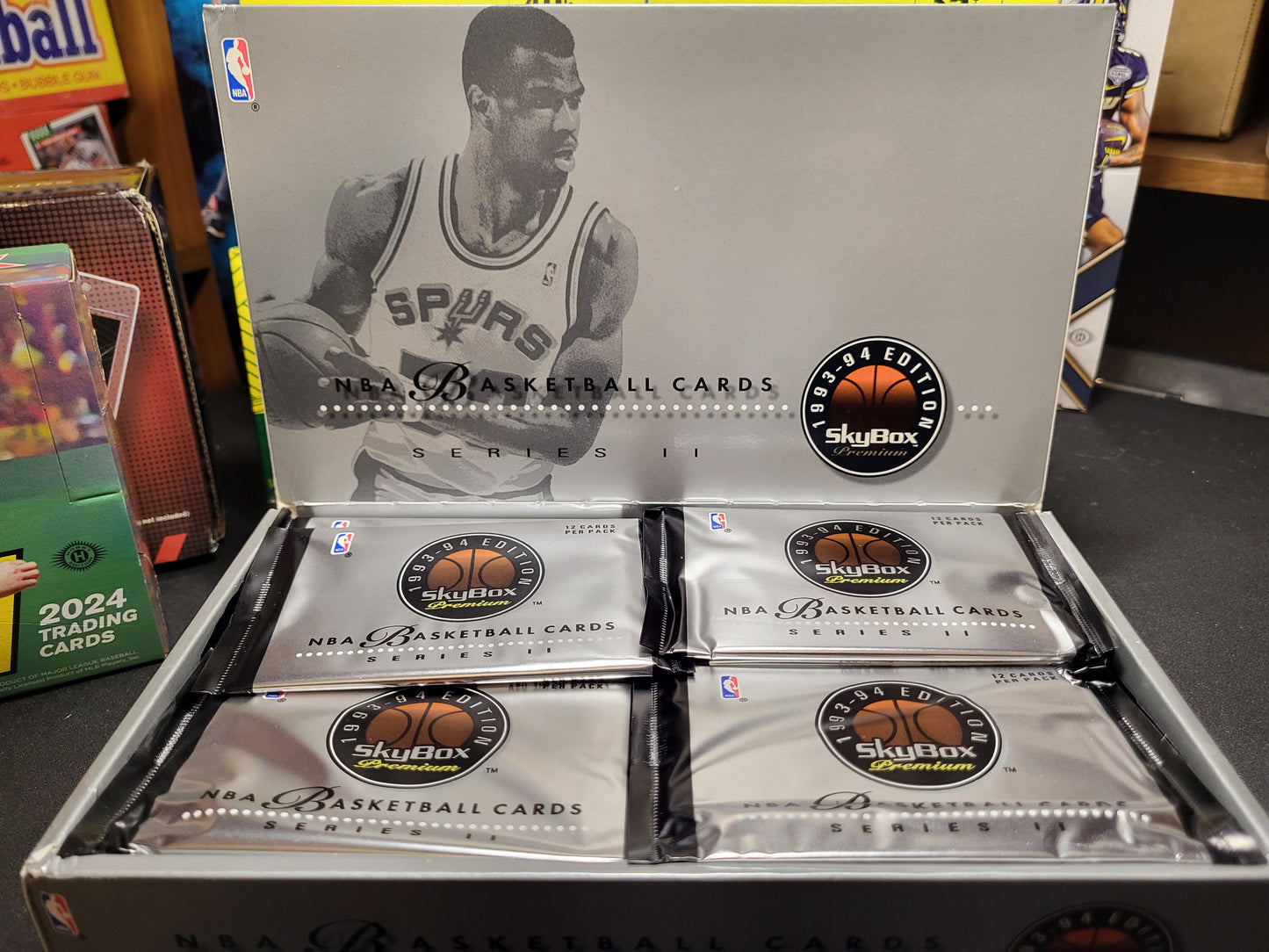 1993-94 Skybox Premium NBA Series 2 Pack(12 cards)