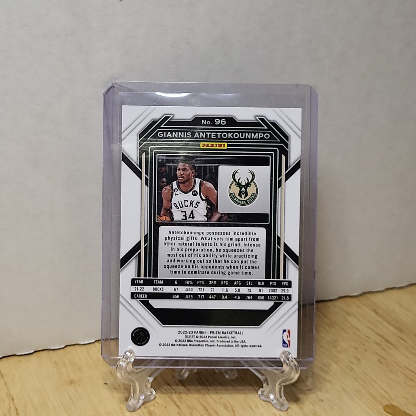 2022-23 Panini Prizm Giannis Antetokounmpo #96