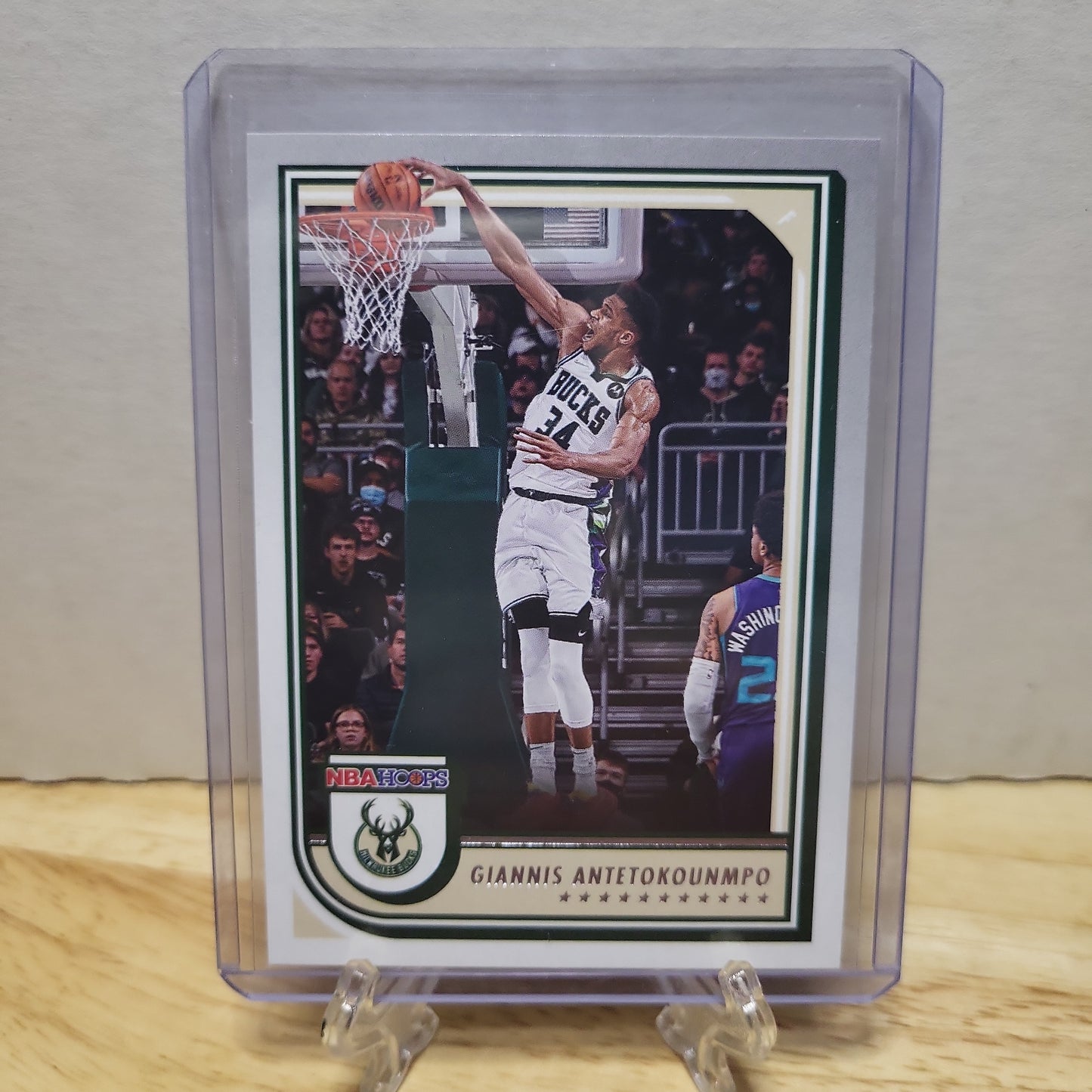 2022-23 NBA Hoops Giannis Antetokounmpo #44