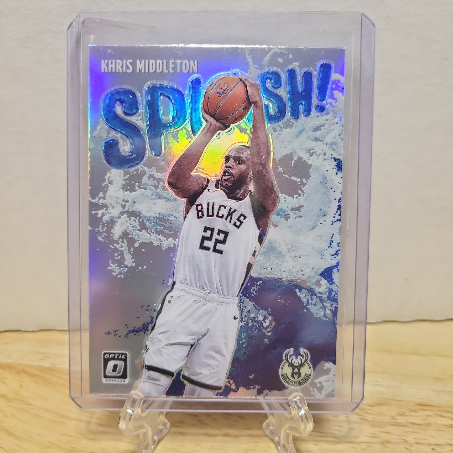 2021-22 Donruss Optic Splash Khris Middleton Holo Prizm #9